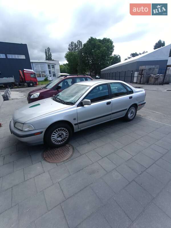 Седан Volvo S40 2000 в Ирпене