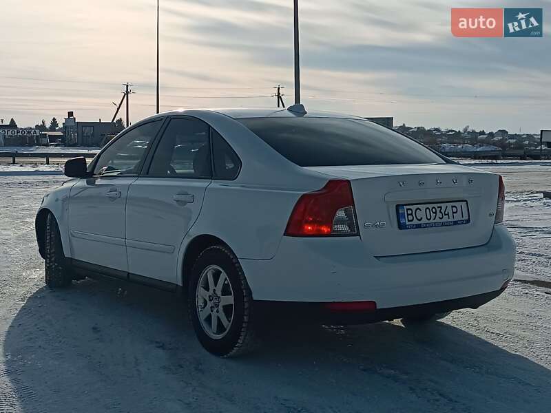 Седан Volvo S40 2010 в Львове