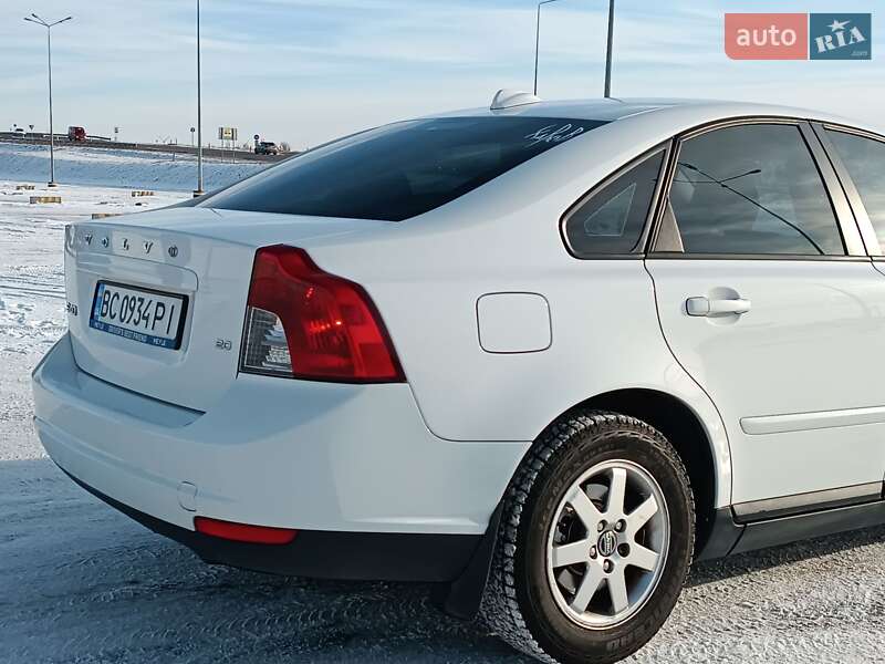 Седан Volvo S40 2010 в Львове