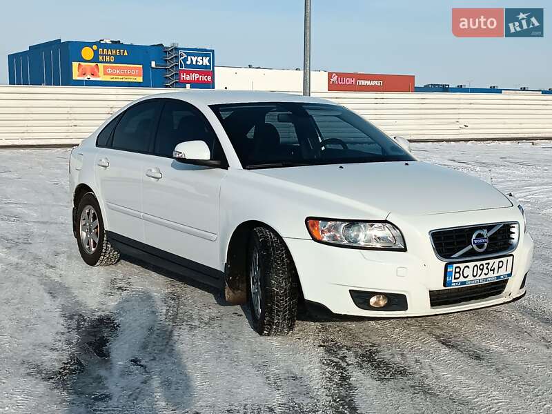 Седан Volvo S40 2010 в Львове