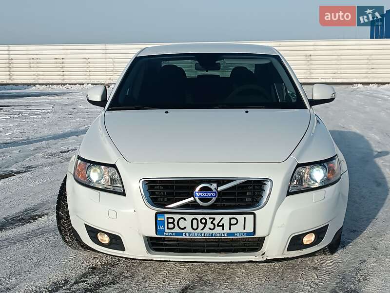 Седан Volvo S40 2010 в Львове