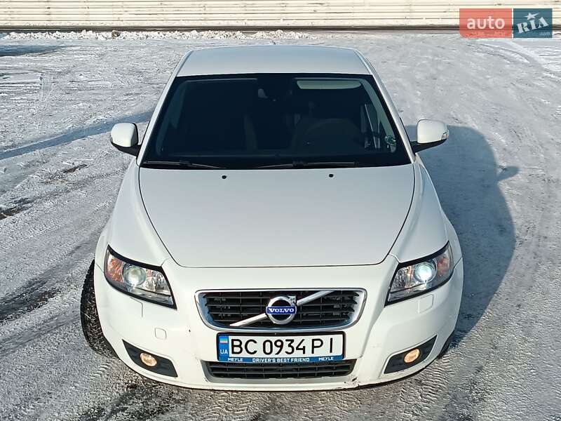 Седан Volvo S40 2010 в Львове