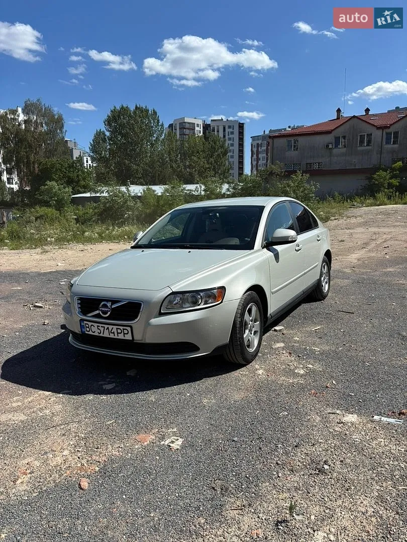 2010 Volvo S40 - фото 1