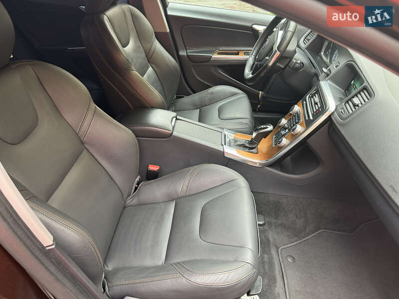 Седан Volvo S60 Cross Country 2016 в Киеве фото 10 Седан Volvo S60 Cross Country 2016 в Киеве