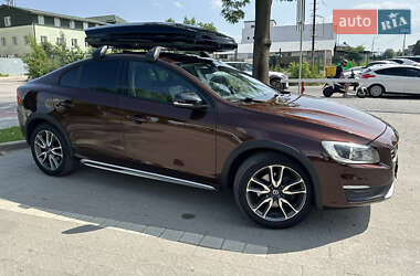 Седан Volvo S60 Cross Country 2016 в Львове