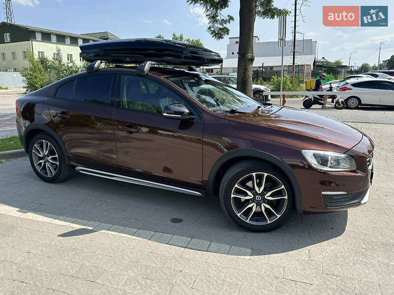 Седан Volvo S60 Cross Country 2016 в 
