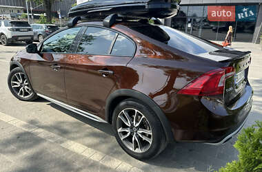 Седан Volvo S60 Cross Country 2016 в 