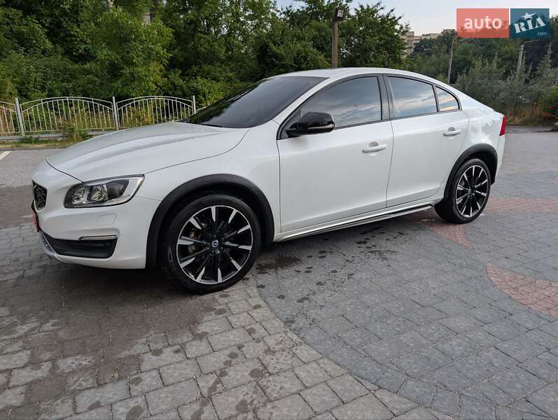 Седан Volvo S60 Cross Country 2016 в Тернополе