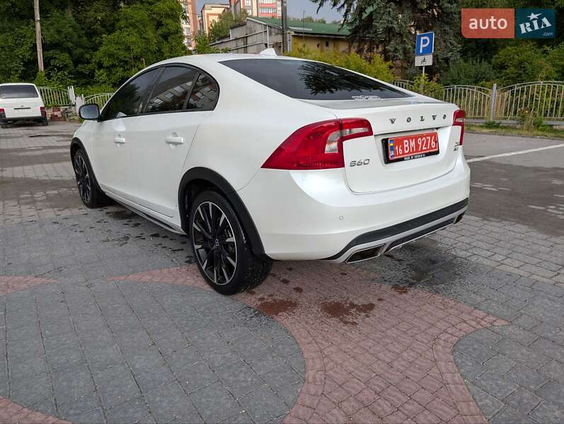 Седан Volvo S60 Cross Country 2016 в Тернополе