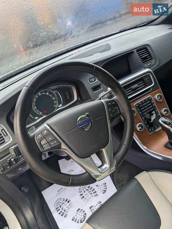 Седан Volvo S60 Cross Country 2016 в Тернополе