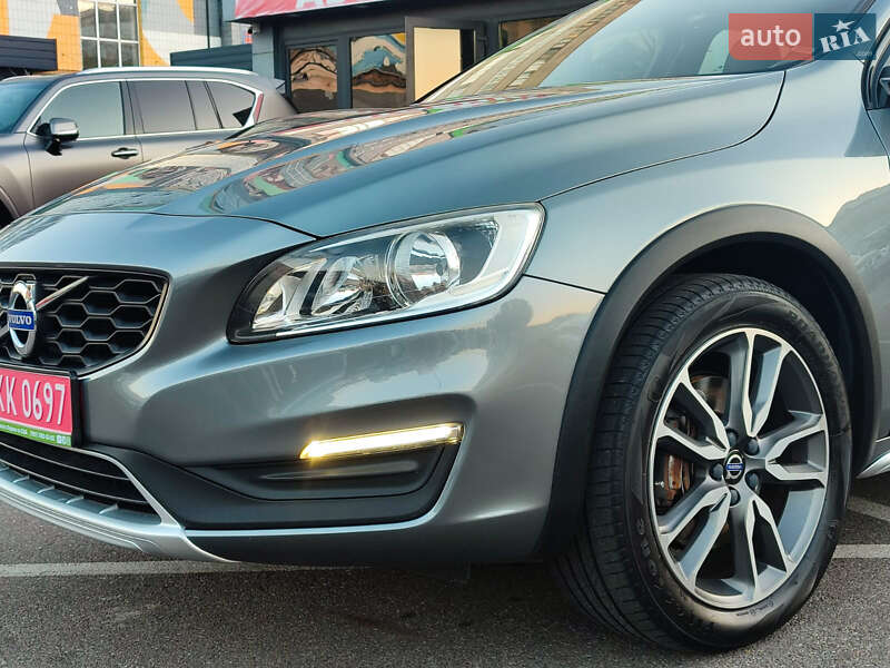 Седан Volvo S60 Cross Country 2018 в Киеве