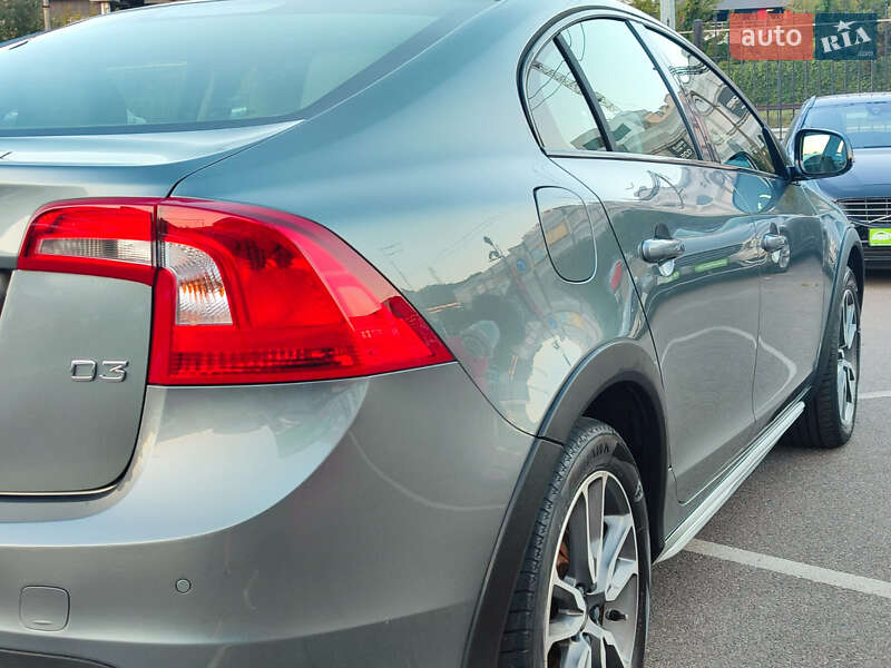 Седан Volvo S60 Cross Country 2018 в Киеве