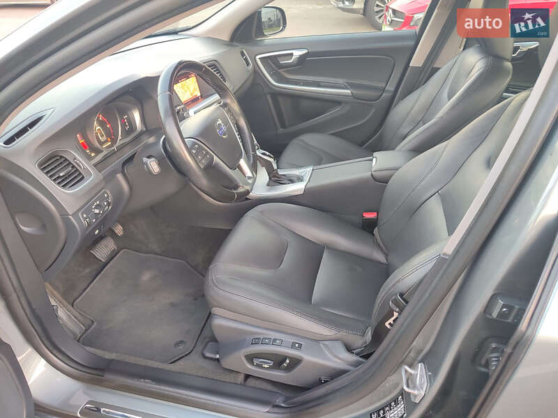 Седан Volvo S60 Cross Country 2018 в Киеве