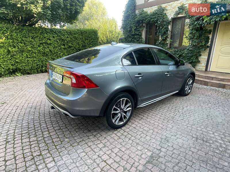 Седан Volvo S60 Cross Country 2016 в Киеве