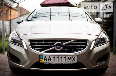 Седан Volvo S60 2013 в Киеве