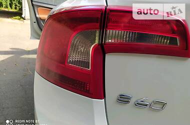 Седан Volvo S60 2012 в 
