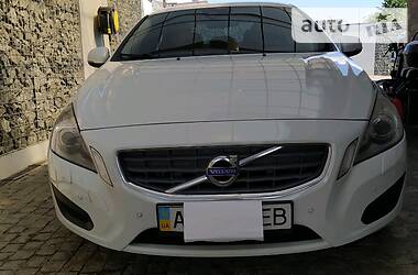 Седан Volvo S60 2012 в 