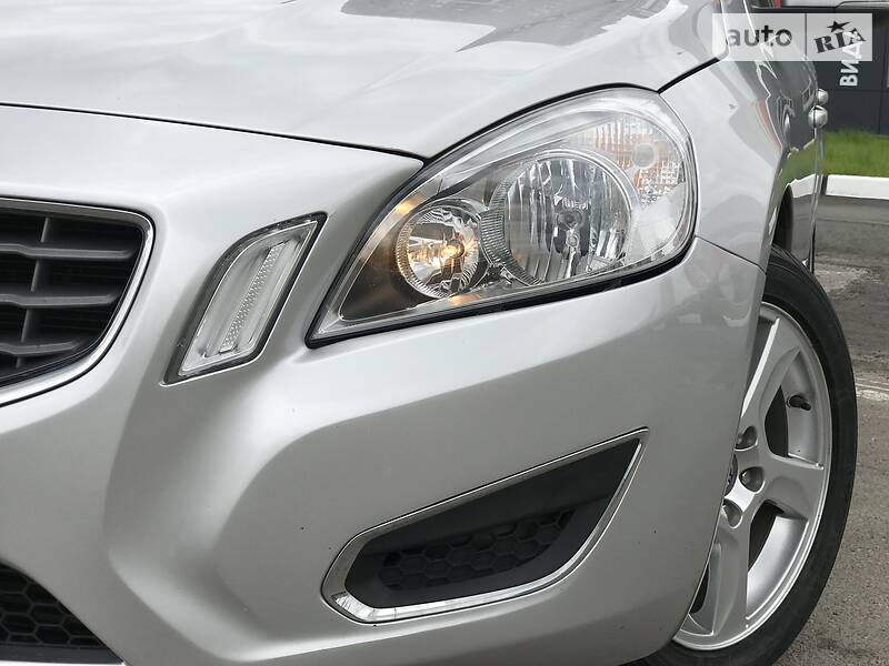 Седан Volvo S60 2011 в Львове