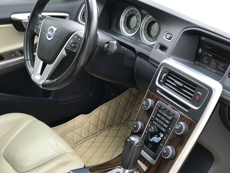 Седан Volvo S60 2011 в Львове