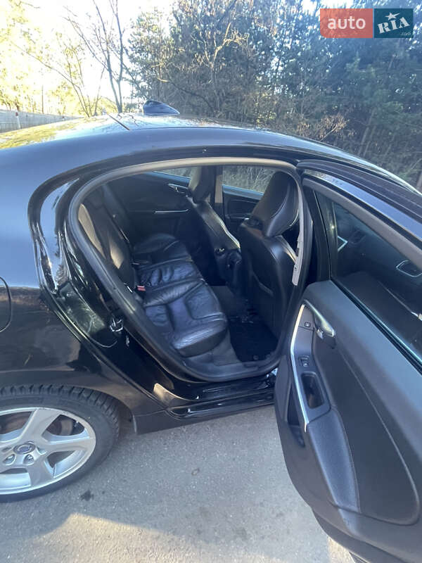 Седан Volvo S60 2011 в Змиеве