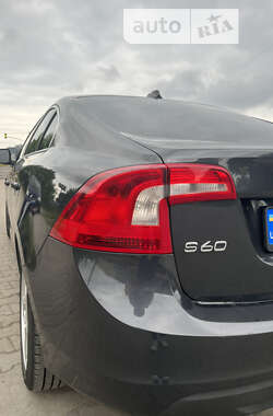 Седан Volvo S60 2013 в 