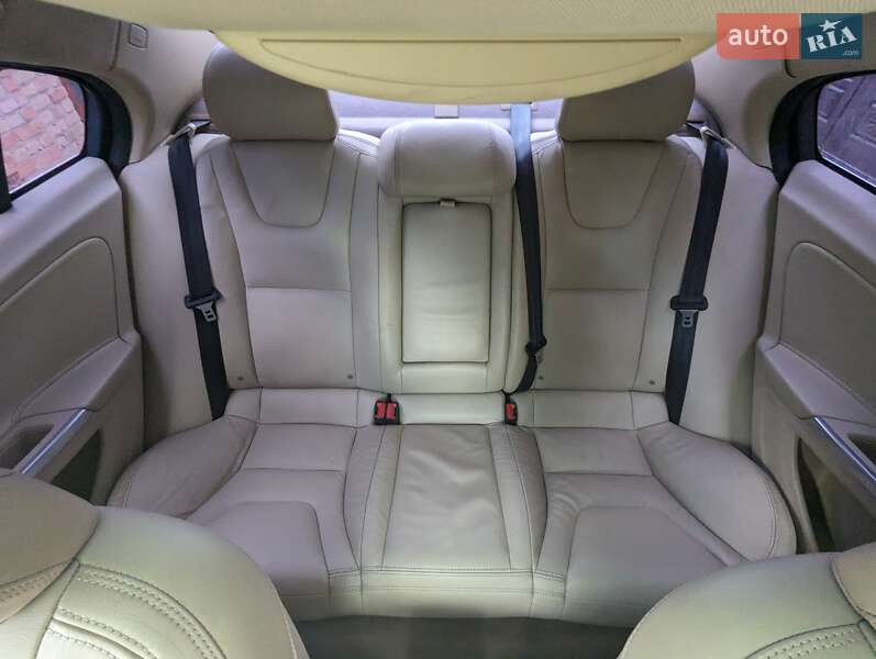 Седан Volvo S60 2012 в Ровно