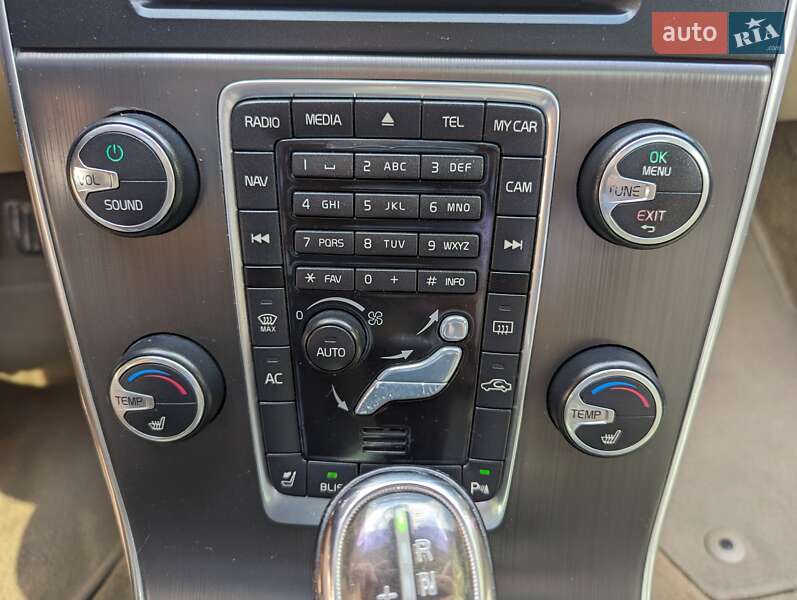 Седан Volvo S60 2012 в Ровно