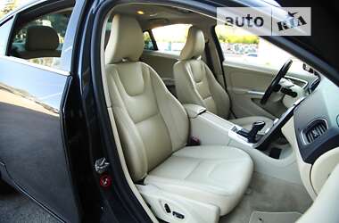 Седан Volvo S60 2015 в 