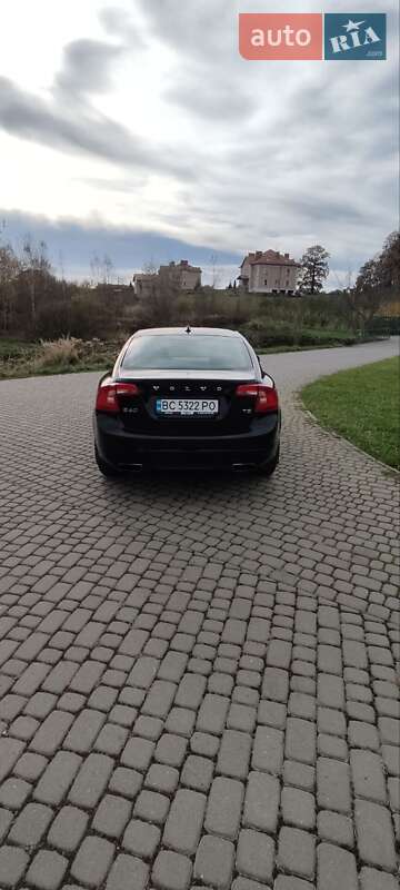 Седан Volvo S60 2016 в Львове