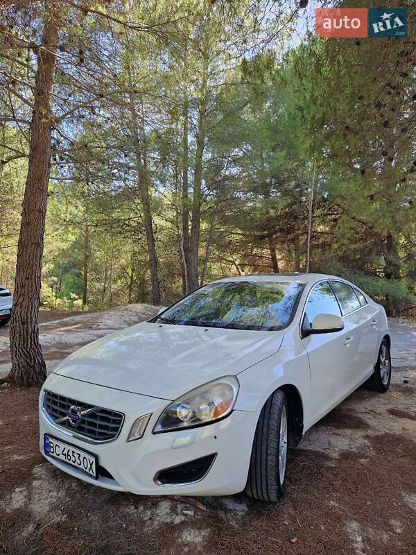Седан Volvo S60 2012 в Львове