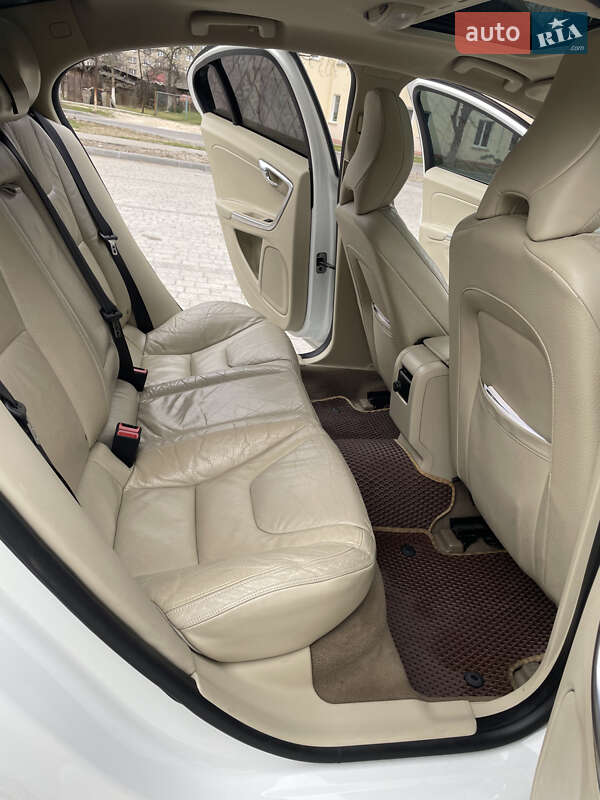 Седан Volvo S60 2012 в Львове