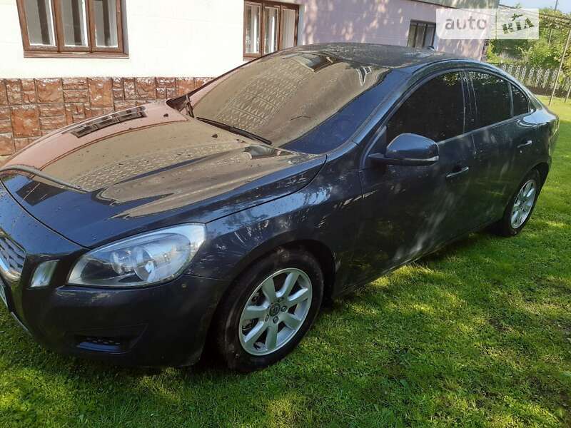 Седан Volvo S60 2012 в Львові