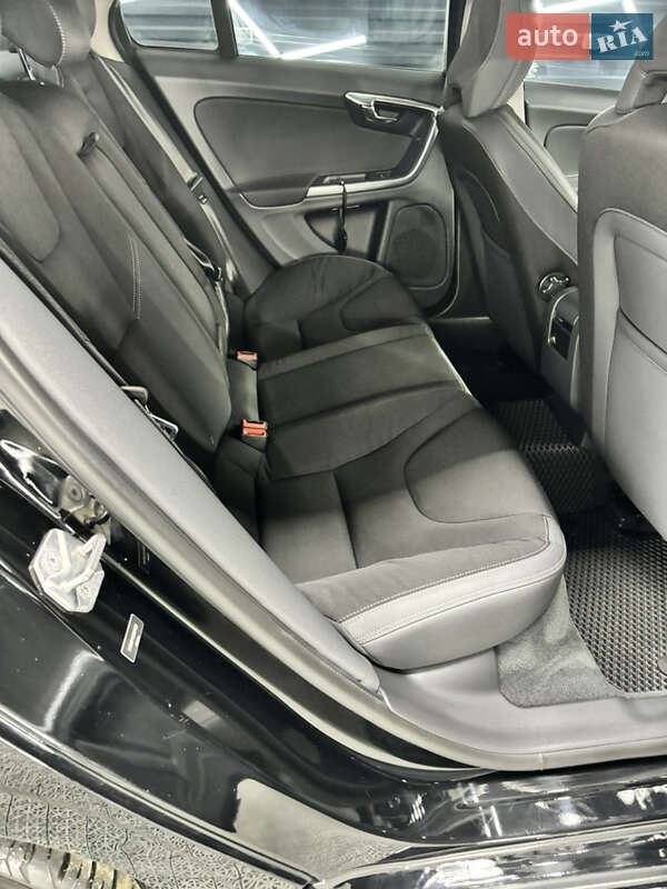 Седан Volvo S60 2013 в Киеве