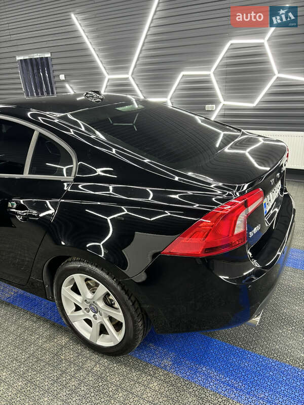 Седан Volvo S60 2013 в Киеве