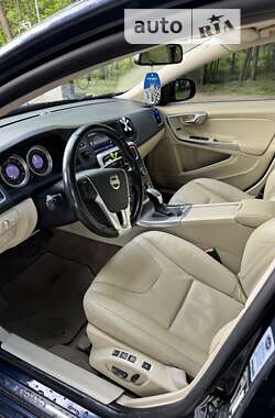 Седан Volvo S60 2012 в 