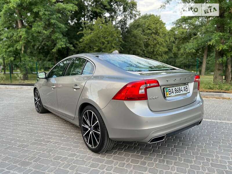 Седан Volvo S60 2015 в Кропивницком