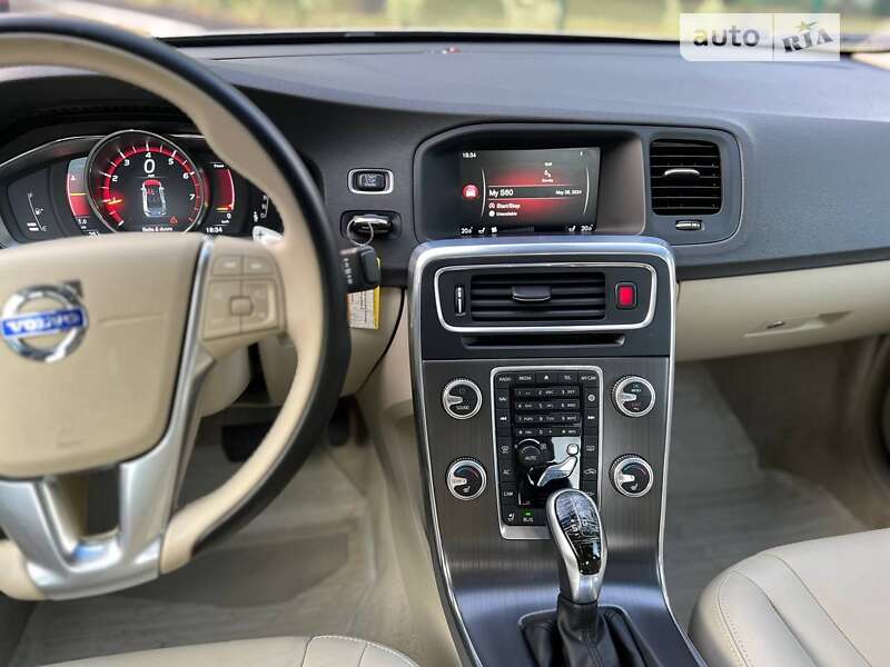 Седан Volvo S60 2015 в Кропивницком