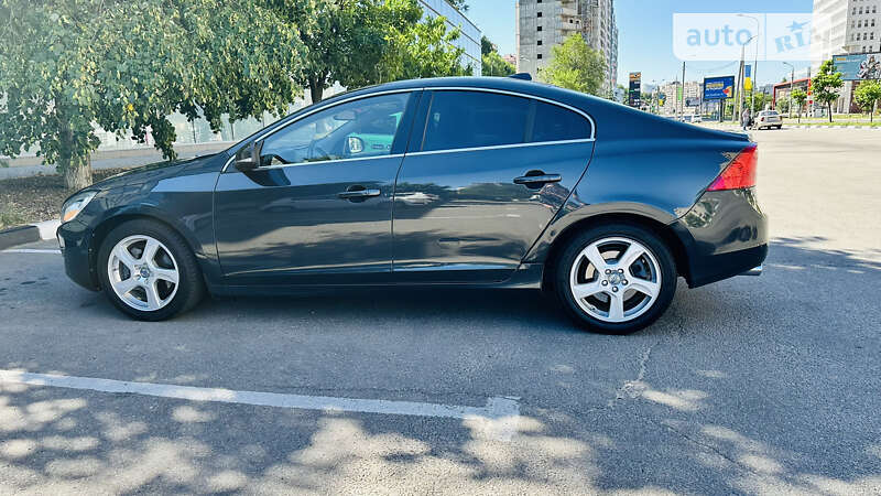Седан Volvo S60 2013 в Харькове