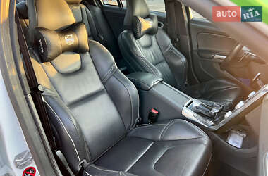 Седан Volvo S60 2015 в 