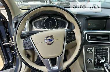 Седан Volvo S60 2014 в Львові