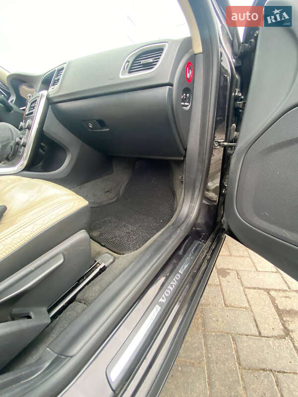 Седан Volvo S60 2010 в Черновцах
