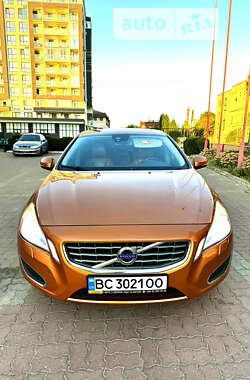 Седан Volvo S60 2013 в Львові