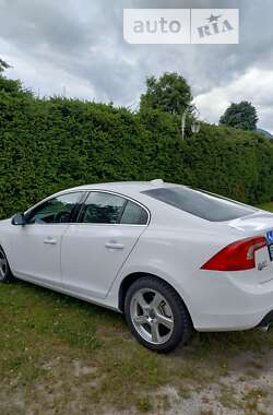 Седан Volvo S60 2013 в Львові