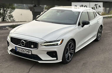 Седан Volvo S60 2019 в Киеве