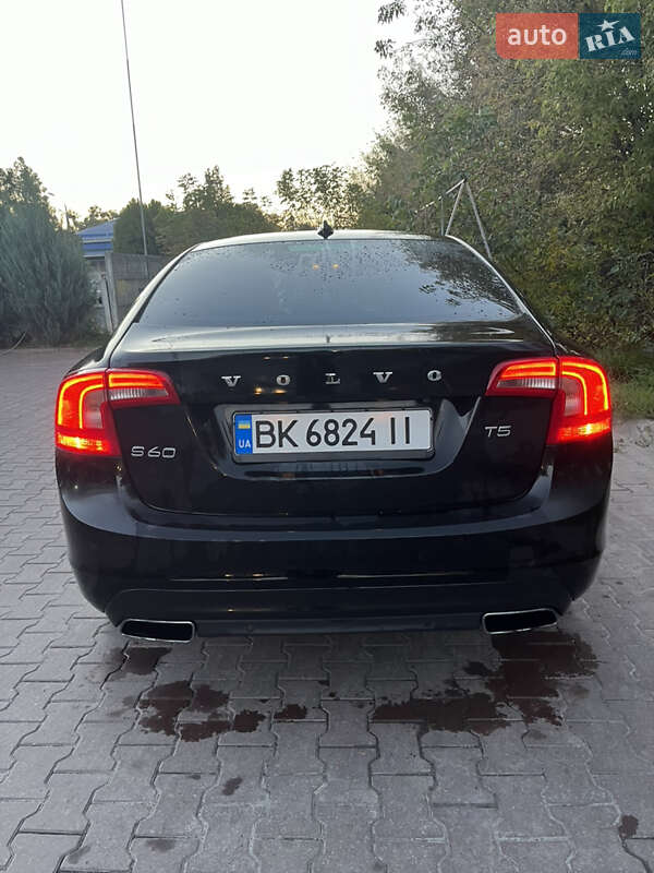 Седан Volvo S60 2014 в Рівному