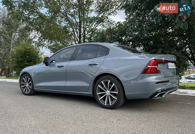 Седан Volvo S60 2021 в Киеве