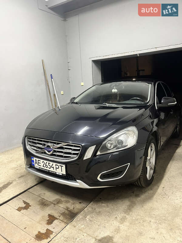 Седан Volvo S60 2011 в Кривом Роге