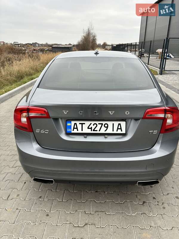 Седан Volvo S60 2015 в Ивано-Франковске