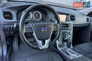 Седан Volvo S60 2010 в Львові