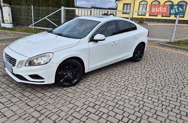 Седан Volvo S60 2013 в Львові